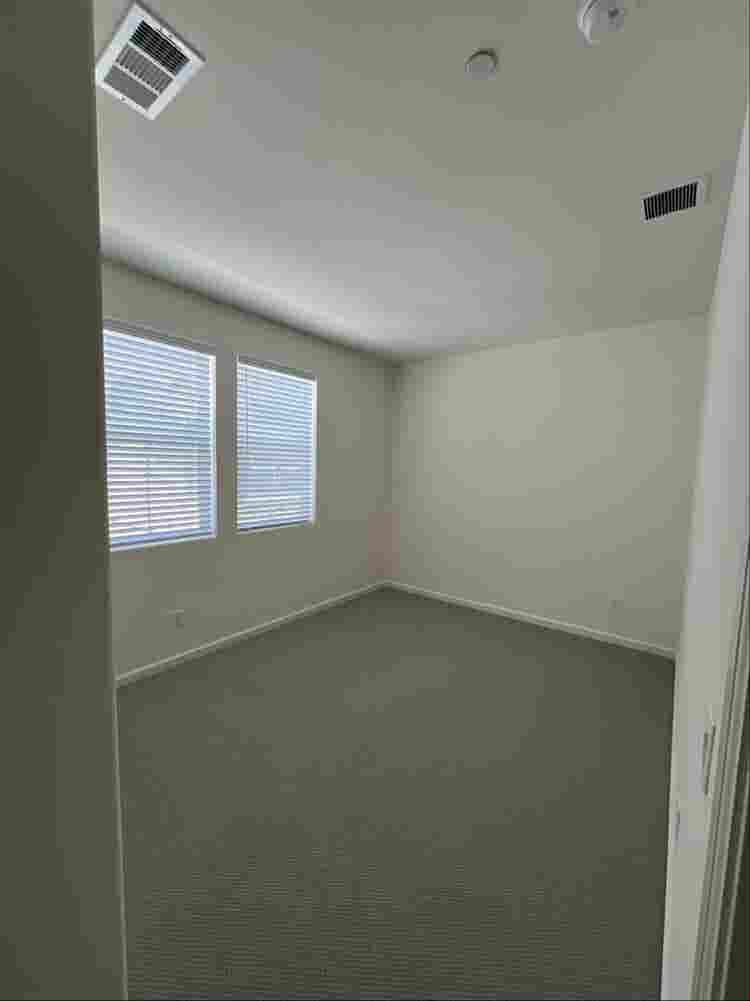 Room + own full bathroom