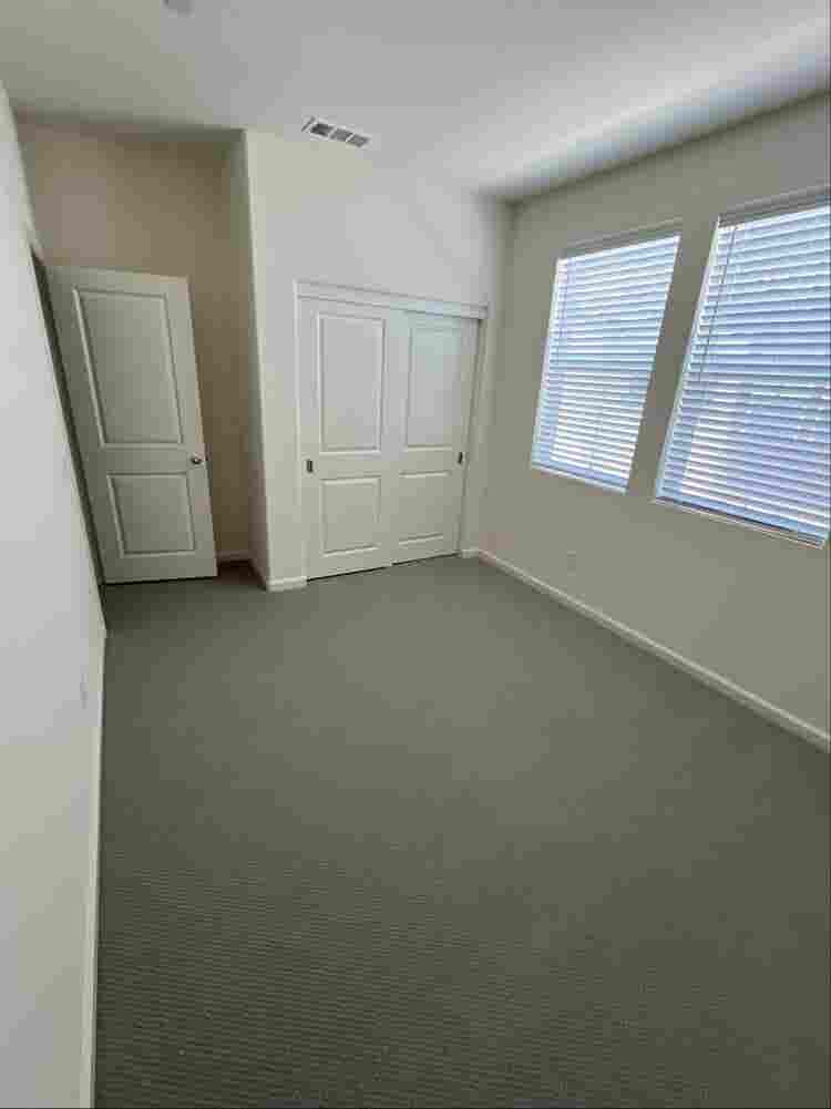 Room + own full bathroom