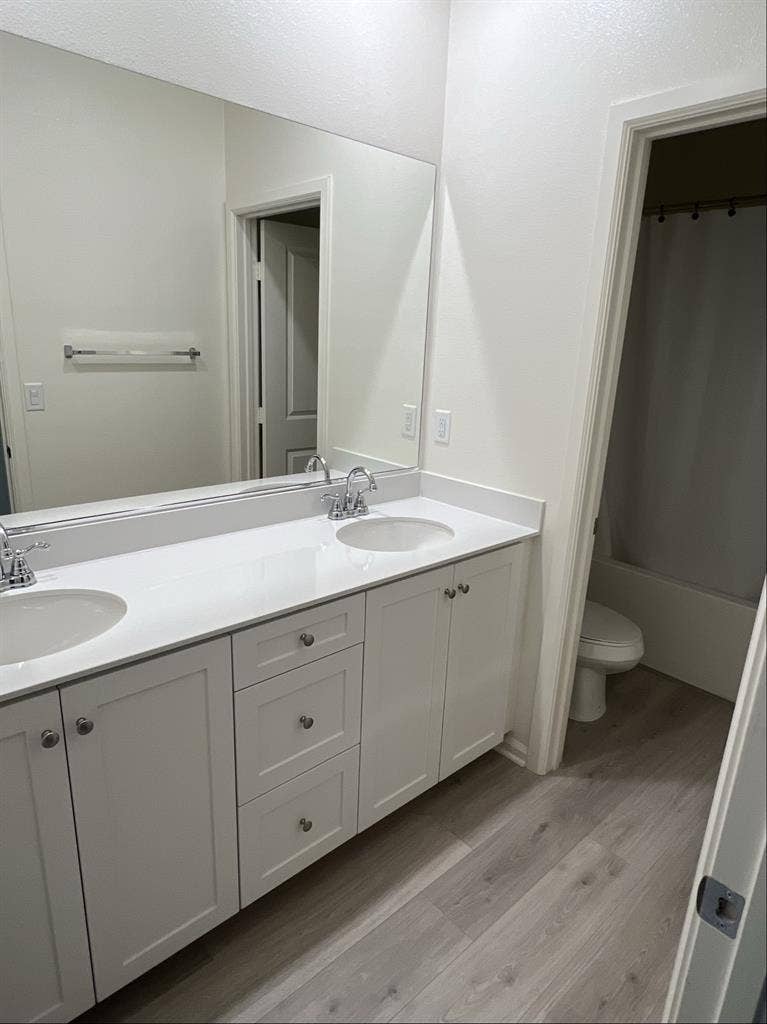 Room + own full bathroom