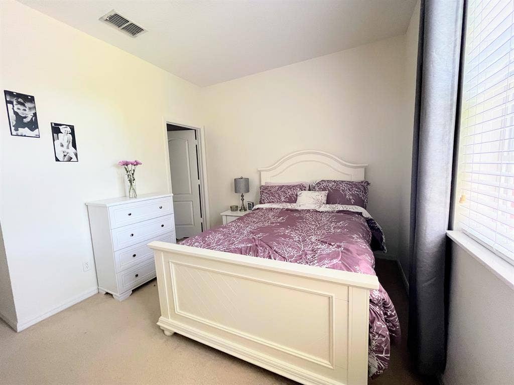 Cozy One Bedroom with Private Bath