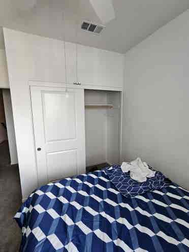 Room w/ private bathroom available
