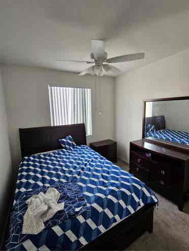 Room w/ private bathroom available