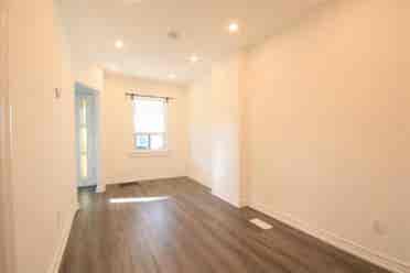 2 Rooms Available for Rent