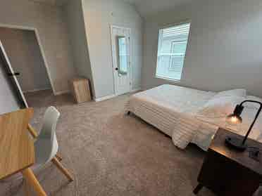 🛏️ Fully Furnished Room for Rent
