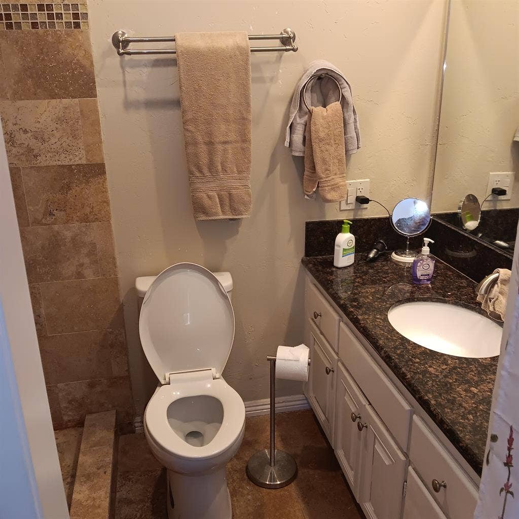Private bedroom/bath for rent