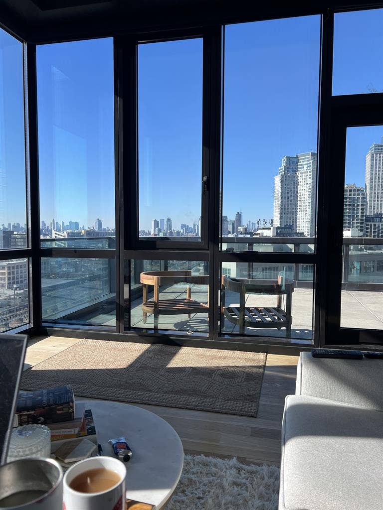 1br en-suite 3bd HUGE PRIVATE PATIO