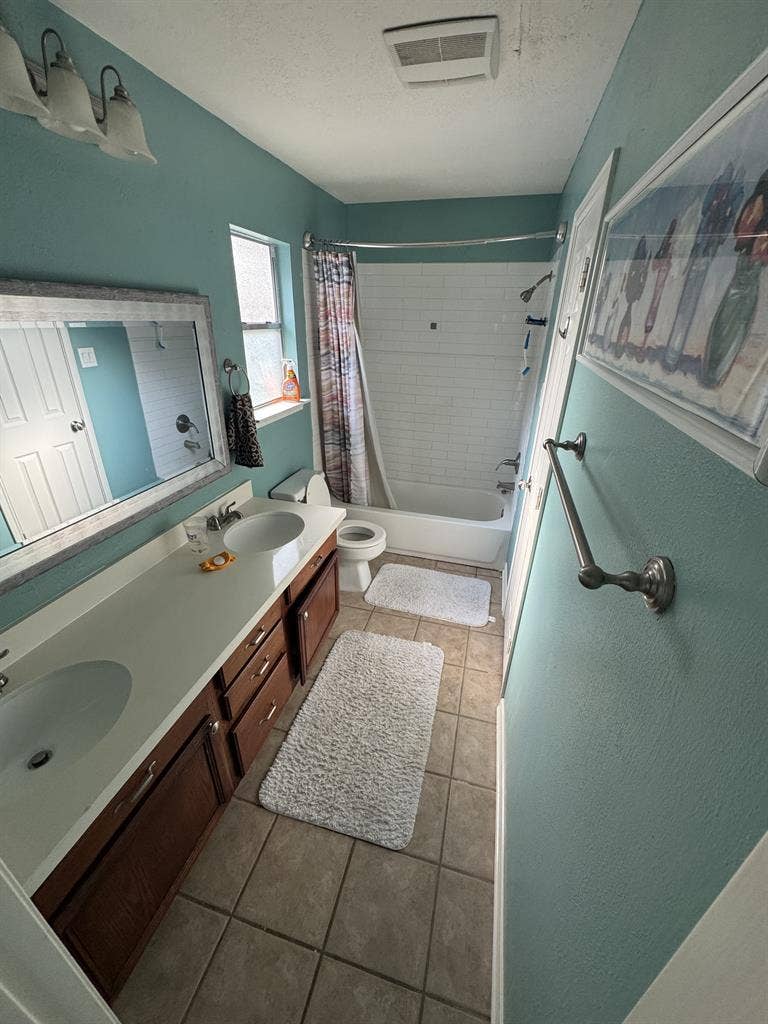 1 Furnished and 2 unfurnished rooms