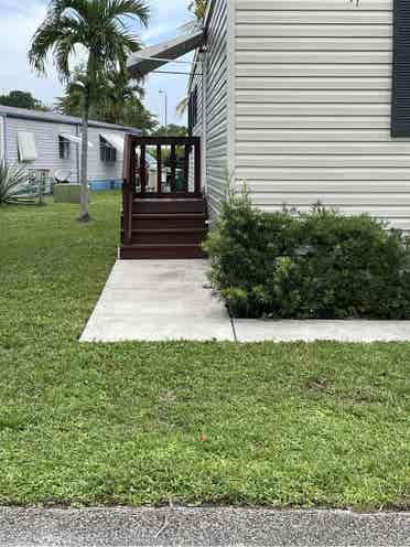 Cozy home to share in davie