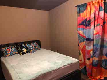 Cozy home to share in davie