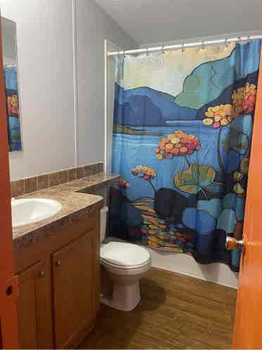 Cozy home to share in davie