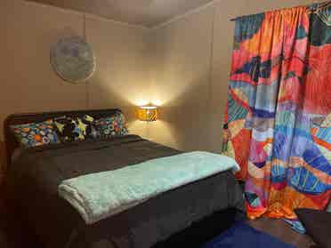 Cozy home to share in davie