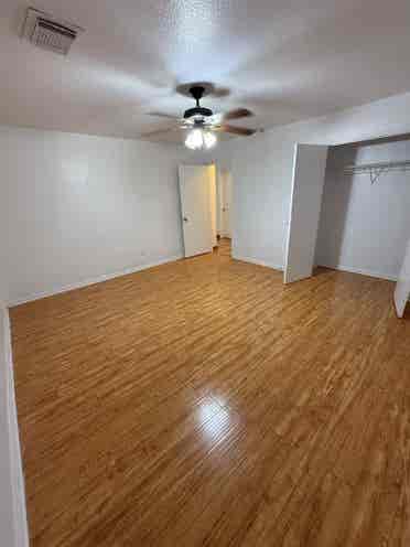 Roommate for house