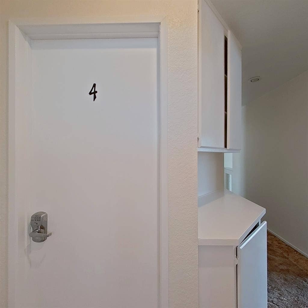 Furnished Room w/Shared Bathroom