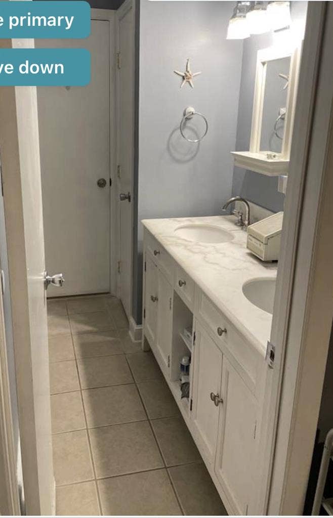 bdrm for rent in quiet condo.
