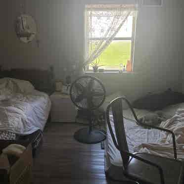 Sublease Tenant- master bedroom