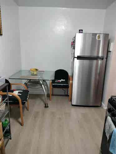 Small Room for rent, for woman.