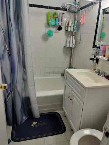 Small Room for rent, for woman.