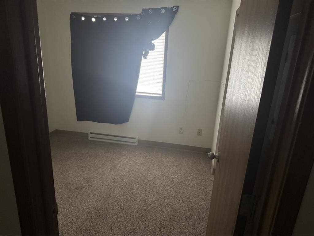 Looking for roommate till September
