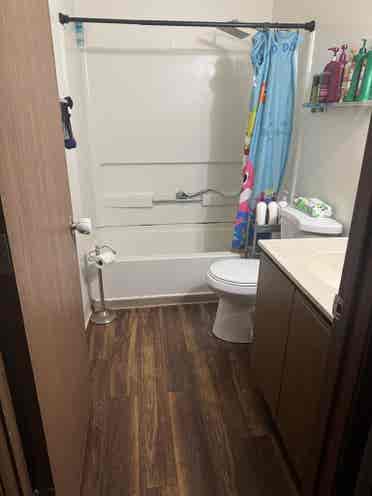 Looking for roommate till September