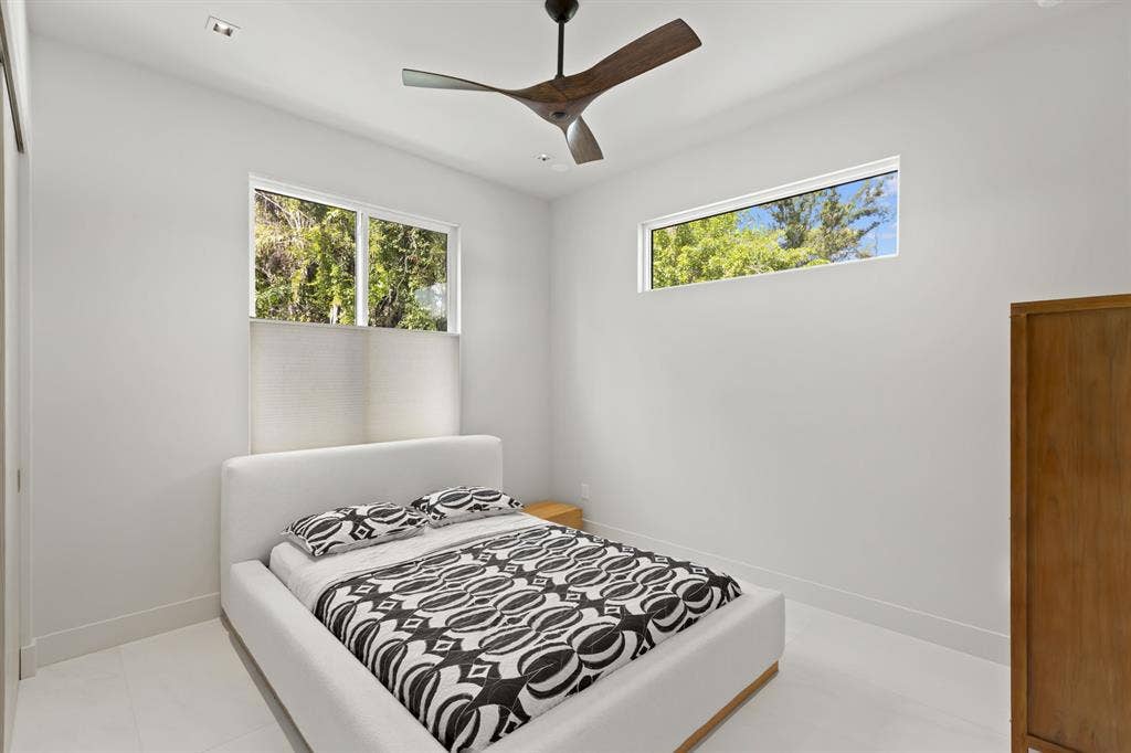 Room for Rent in Modern House