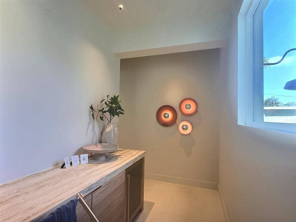 Room for Rent in Modern House