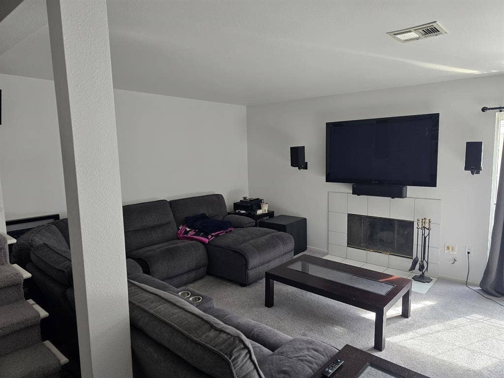 Private room in condo Calabasas