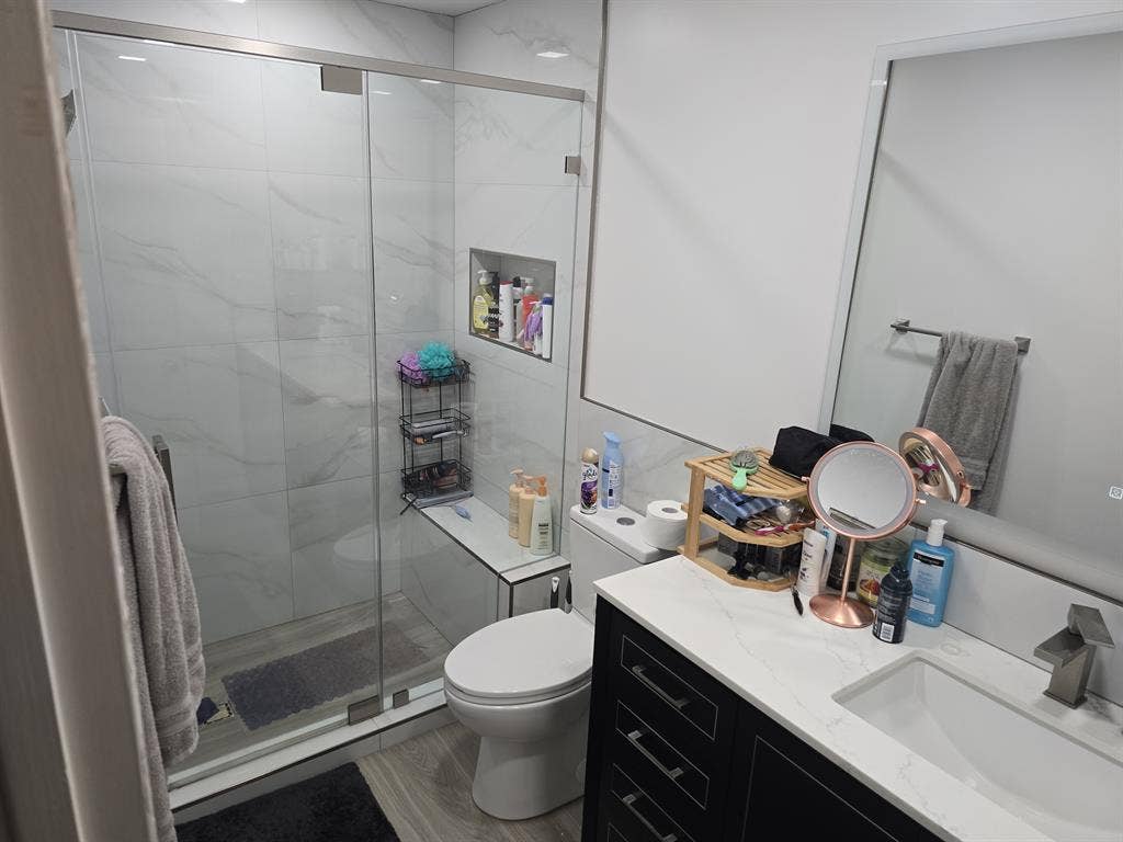 Private room in condo Calabasas