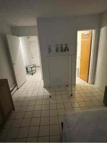 Room w/Private Entrance & Bathroom