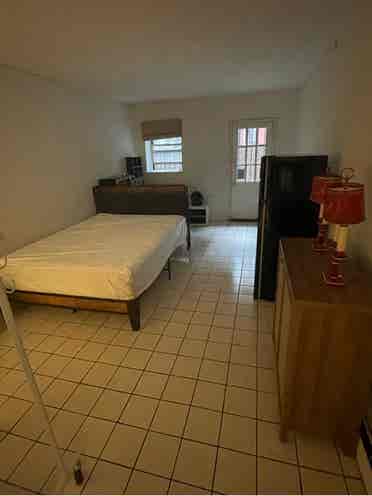 Room w/Private Entrance & Bathroom