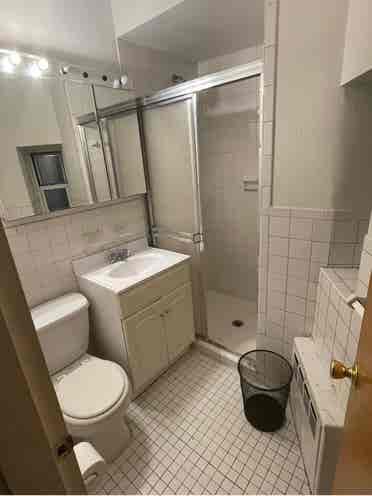 Room w/Private Entrance & Bathroom