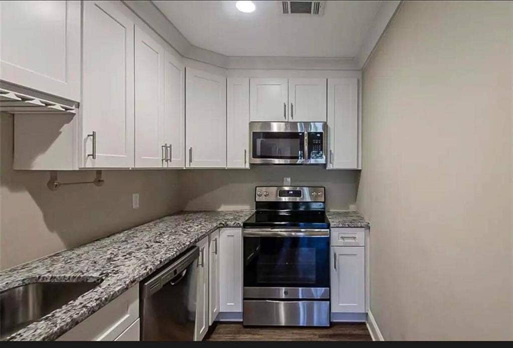 Looking for a roommate