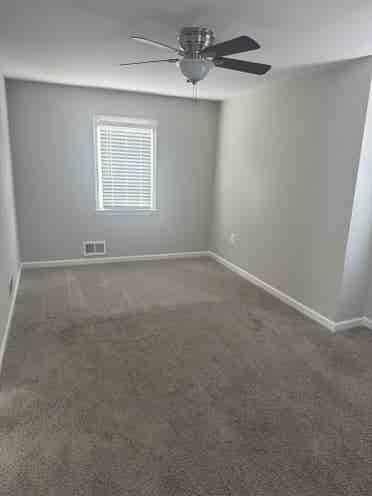AVAILABLE: Turnkey 🔑 Upstairs Apt!