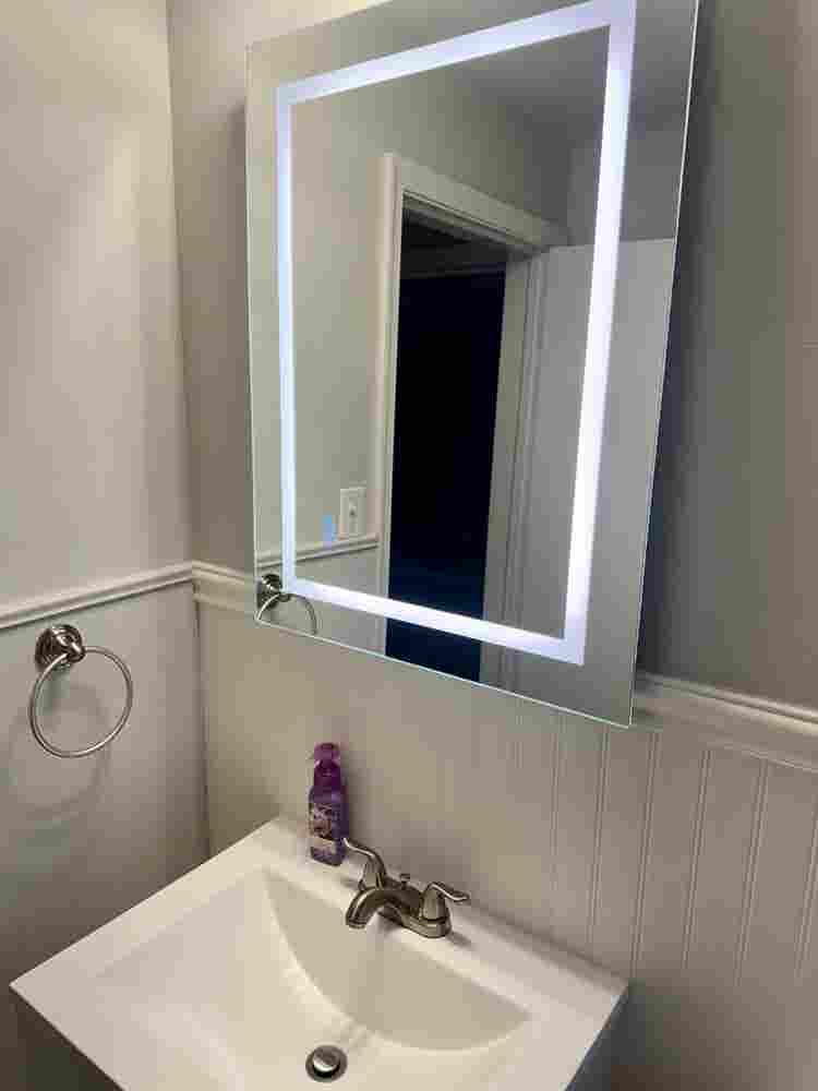 AVAILABLE: Turnkey 🔑 Upstairs Apt!