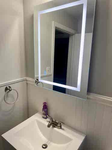 AVAILABLE: Turnkey 🔑 Upstairs Apt!