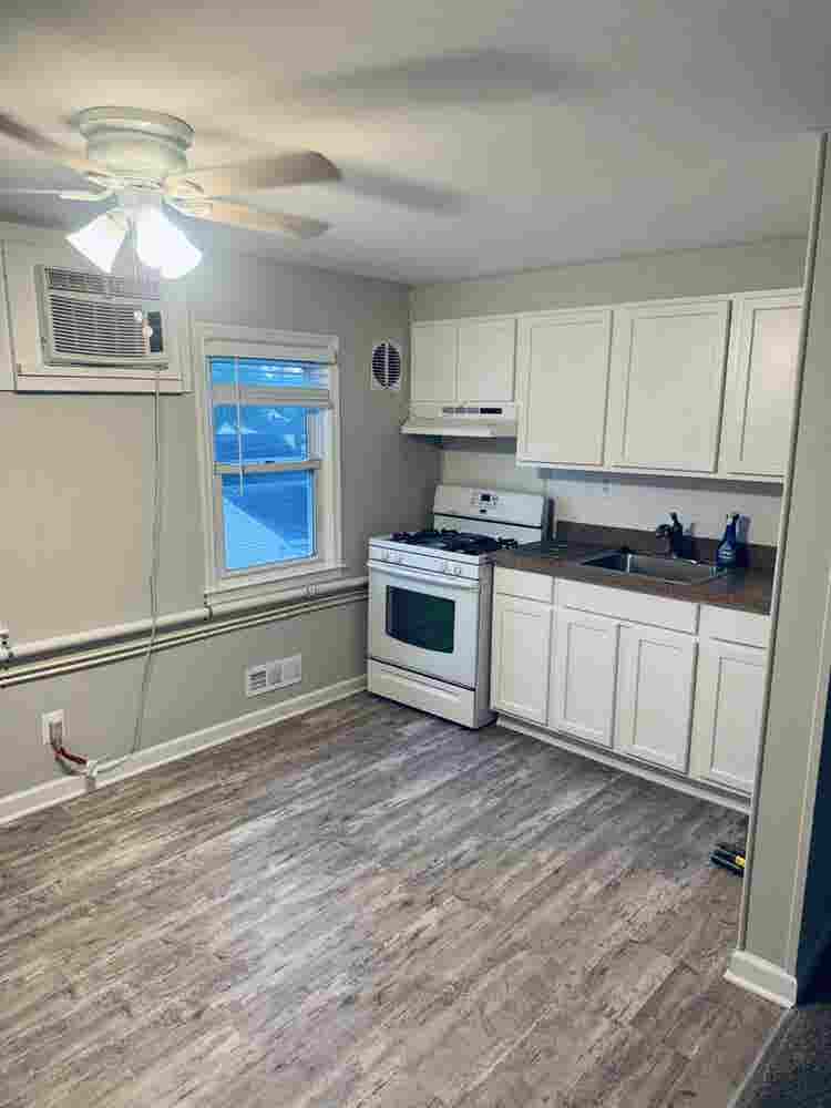 AVAILABLE: Turnkey 🔑 Upstairs Apt!