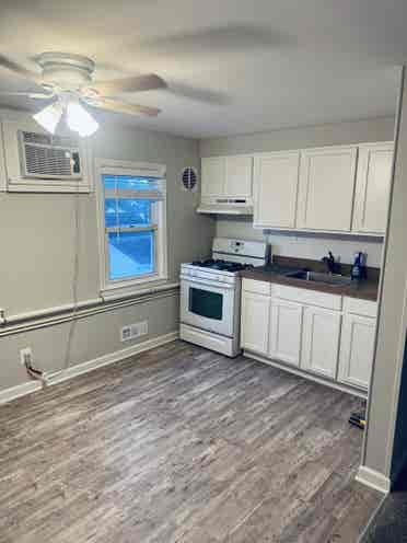 AVAILABLE: Turnkey 🔑 Upstairs Apt!