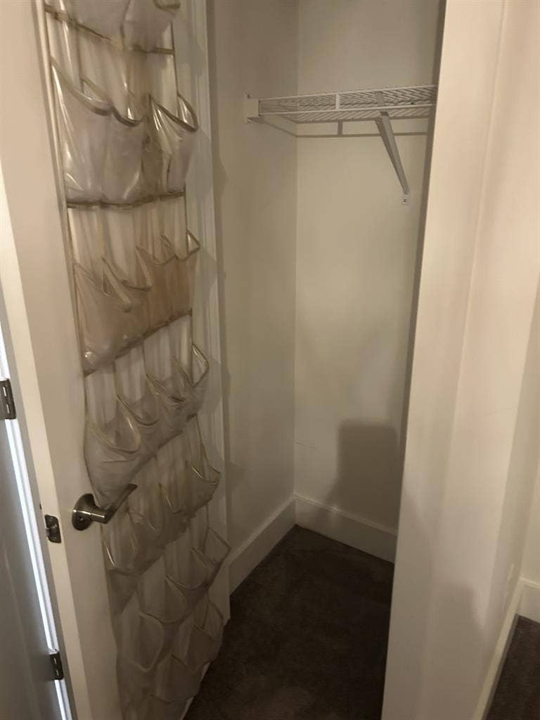 West Columbia room rental