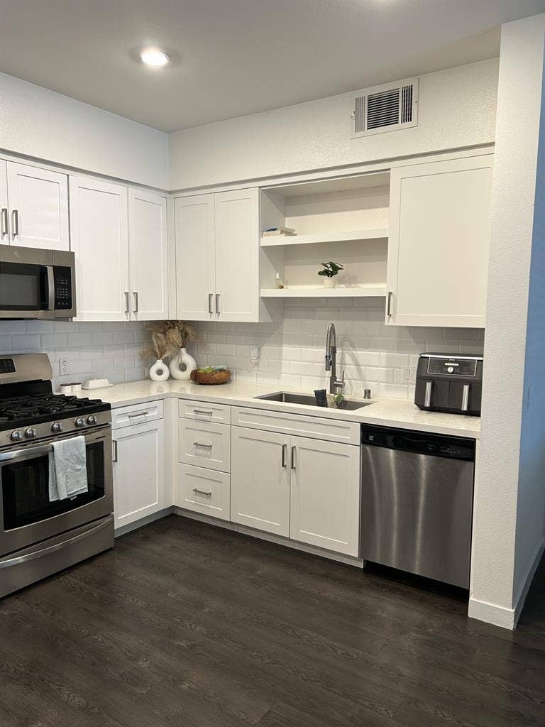EASTLAKE - ROOM FOR RENT ASAP