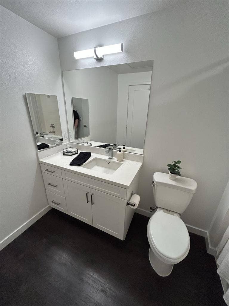 EASTLAKE - ROOM FOR RENT ASAP