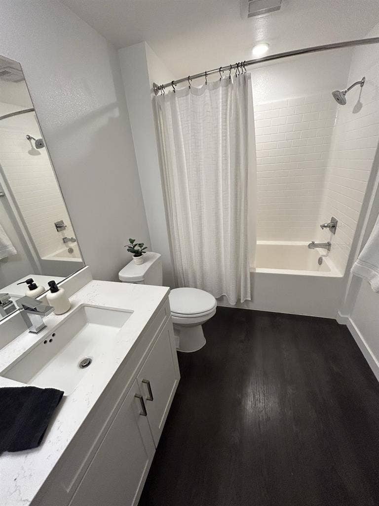 EASTLAKE - ROOM FOR RENT ASAP