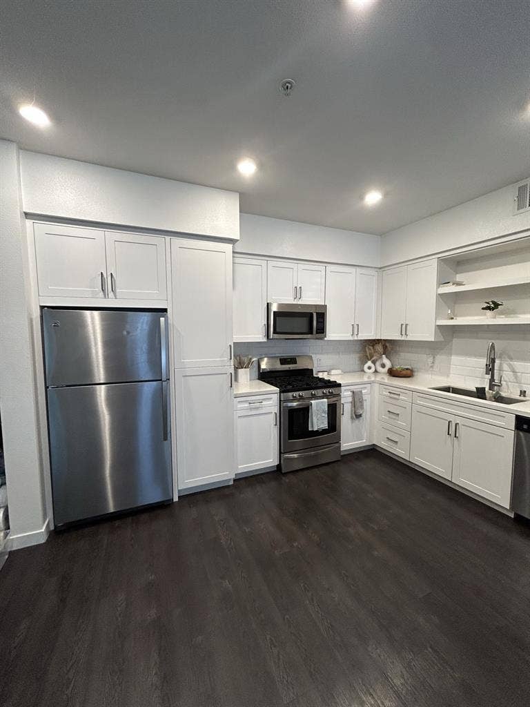 EASTLAKE - ROOM FOR RENT ASAP