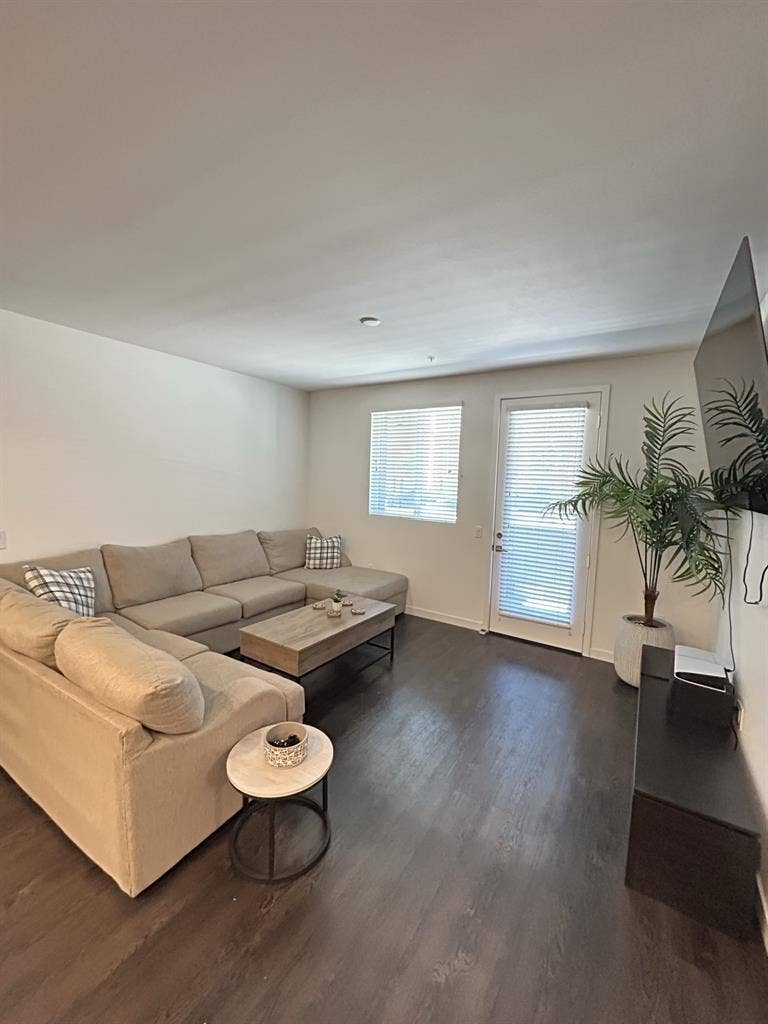 EASTLAKE - ROOM FOR RENT ASAP