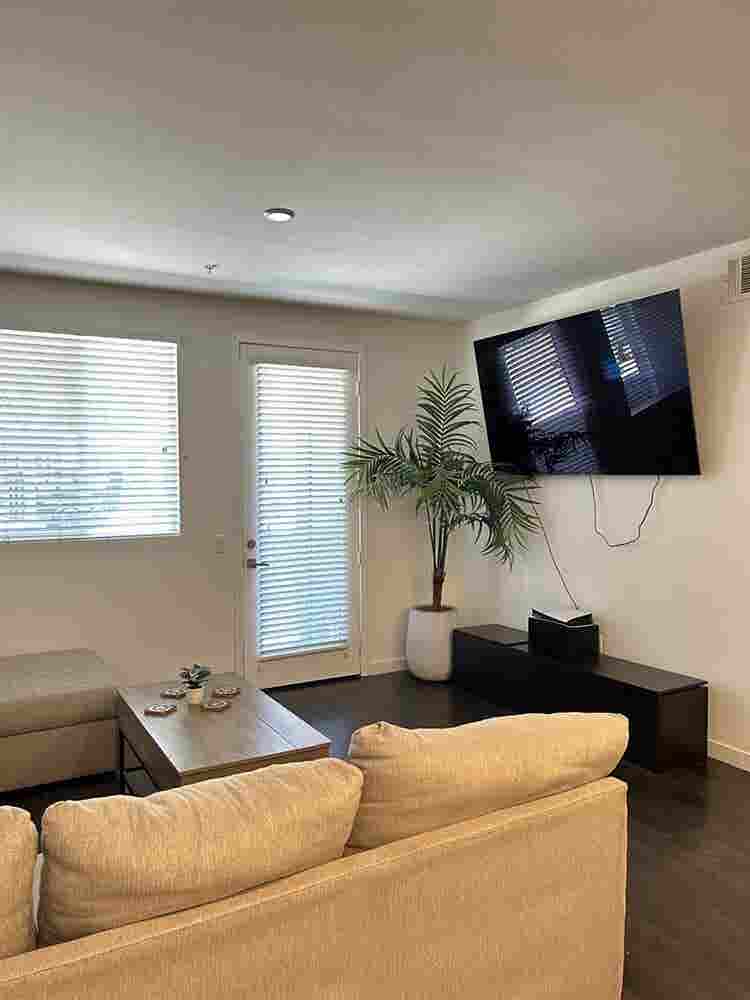 EASTLAKE - ROOM FOR RENT ASAP
