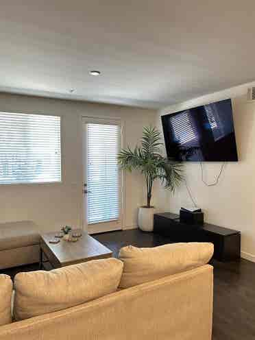 EASTLAKE - ROOM FOR RENT ASAP