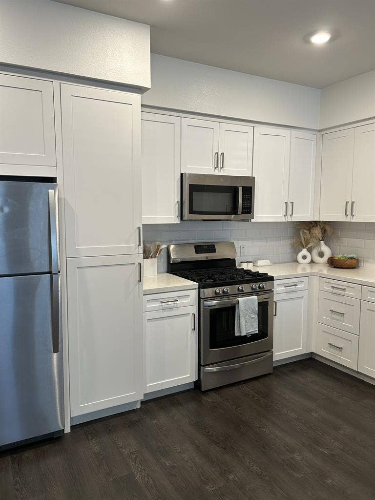 EASTLAKE - ROOM FOR RENT ASAP