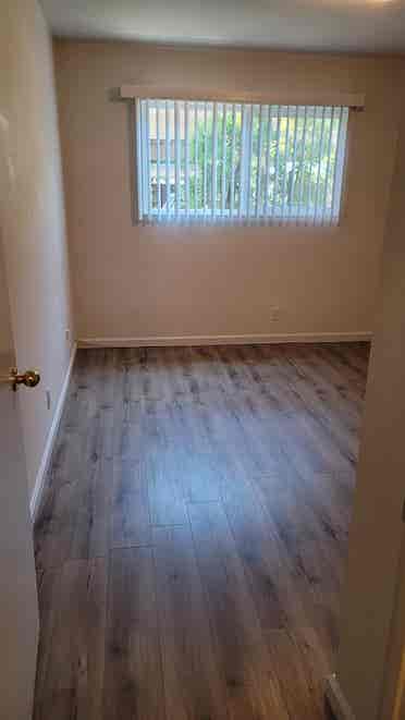 ISO Housemate for d/t Lafayette apt