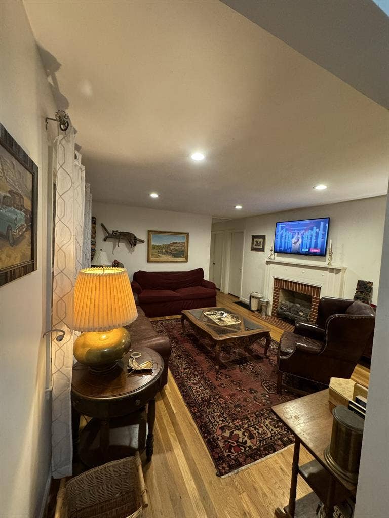 yr old males seeking 3rd roomate