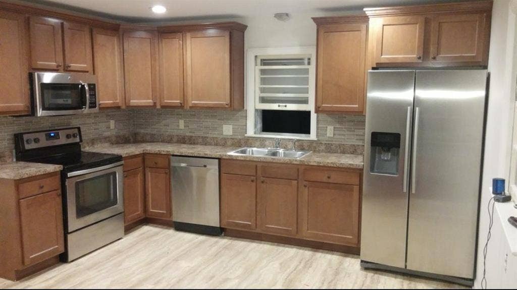 yr old males seeking 3rd roomate