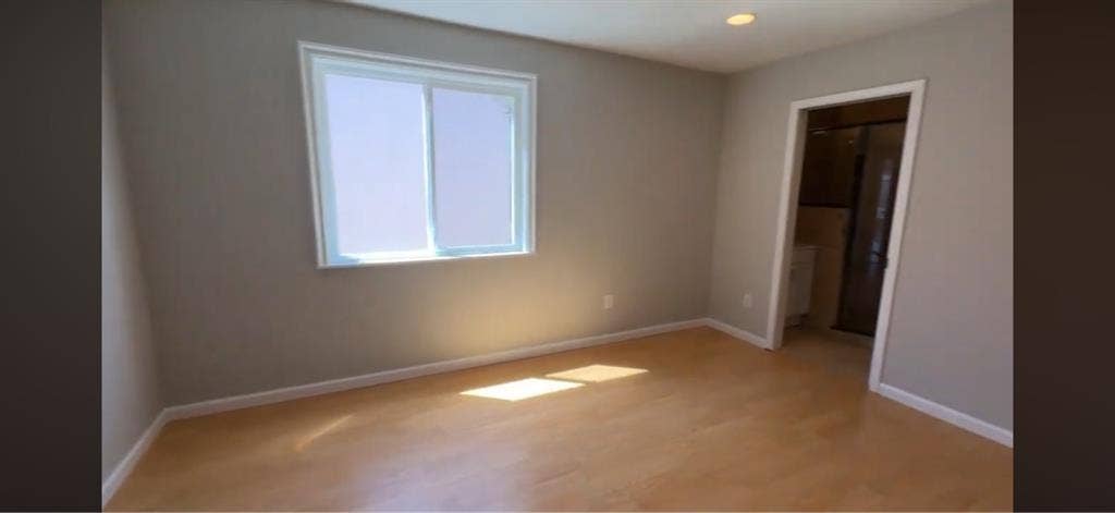3 Female Roommates- Daly City