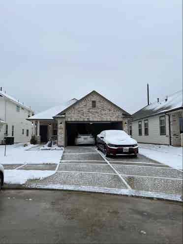 Looking for roommate